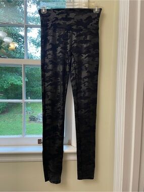 Spanx New Women’s Black Camo Leggings